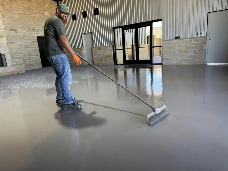 Applying a seamless protective finish