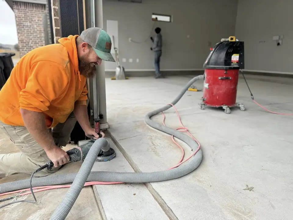 Precision work along edges and joints
